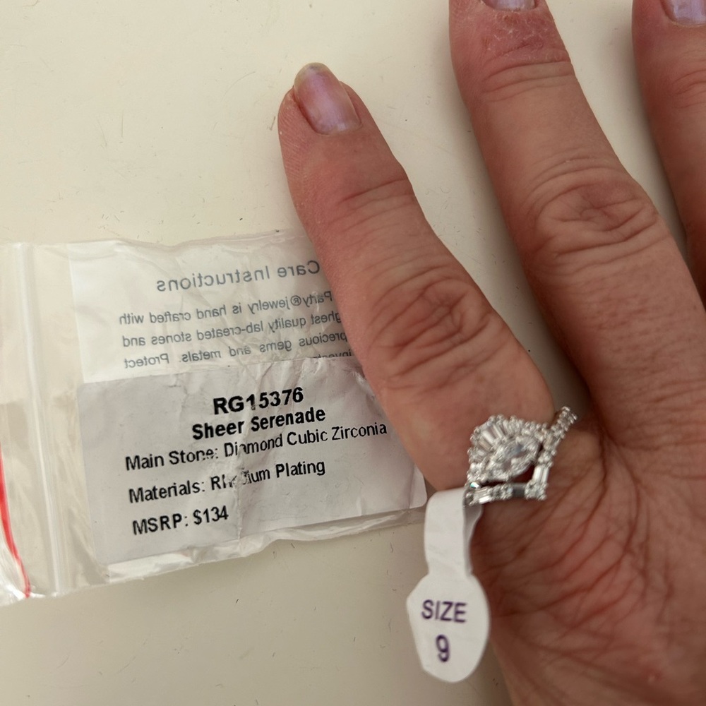 Elegant Silver Ring with Diamond Cubic Zirconia